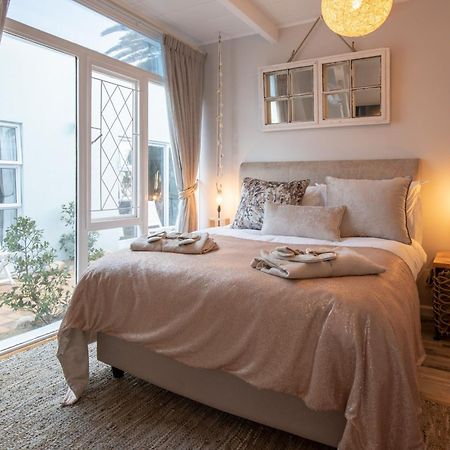 Salt Boutique Guesthouse By Curiocity (Adults Only) Bloubergstrand Bagian luar foto
